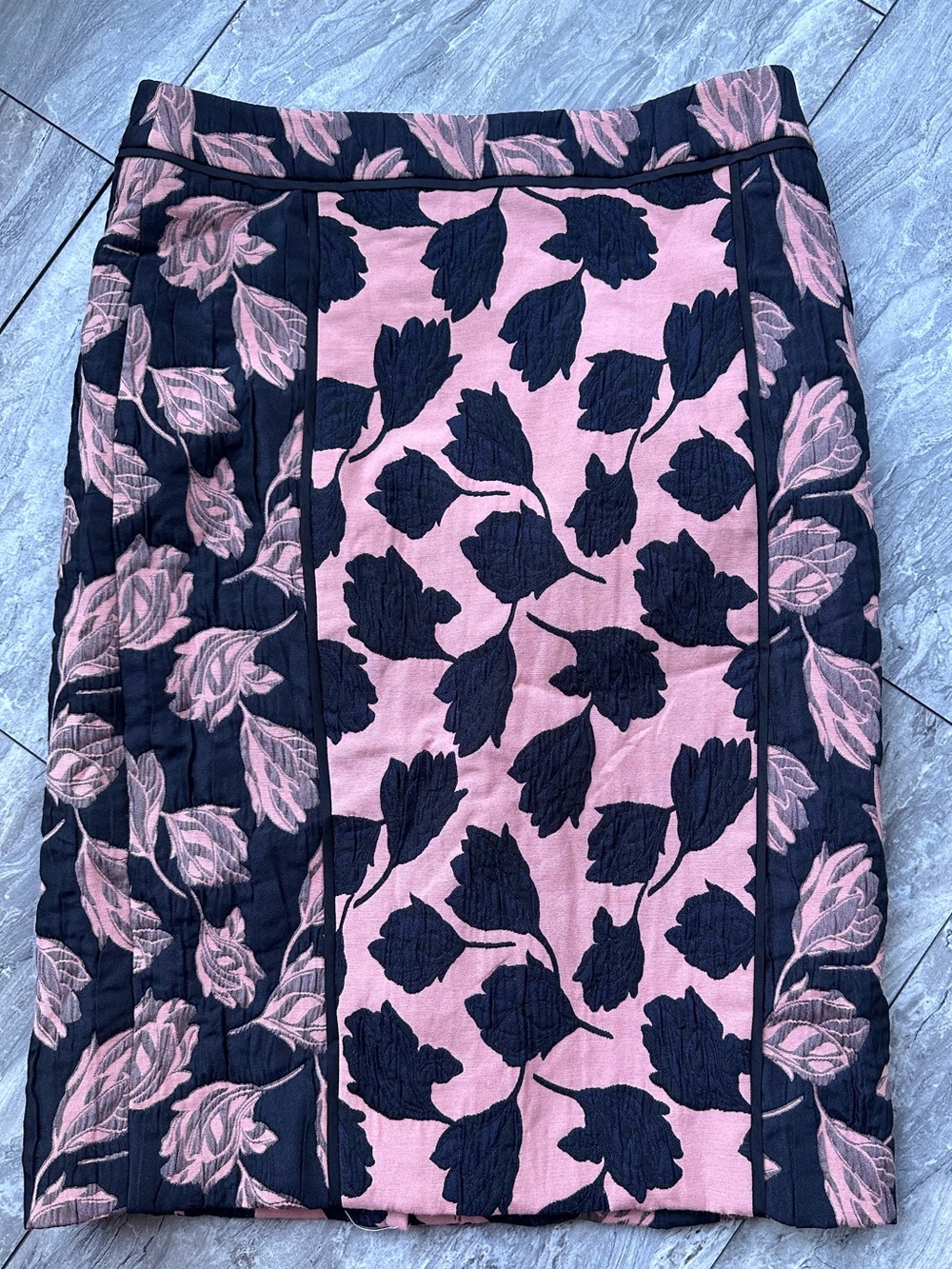 Ann Taylor Tulip Jacquard Pencil Skirt Floral Pink Black Size 4 NWT